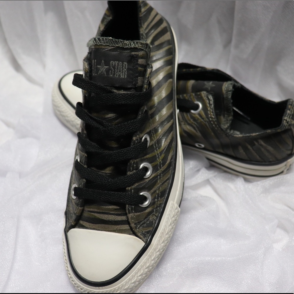 Zebra print low top Converse womens size 6 men’s size 4 black gray green - Picture 4 of 5